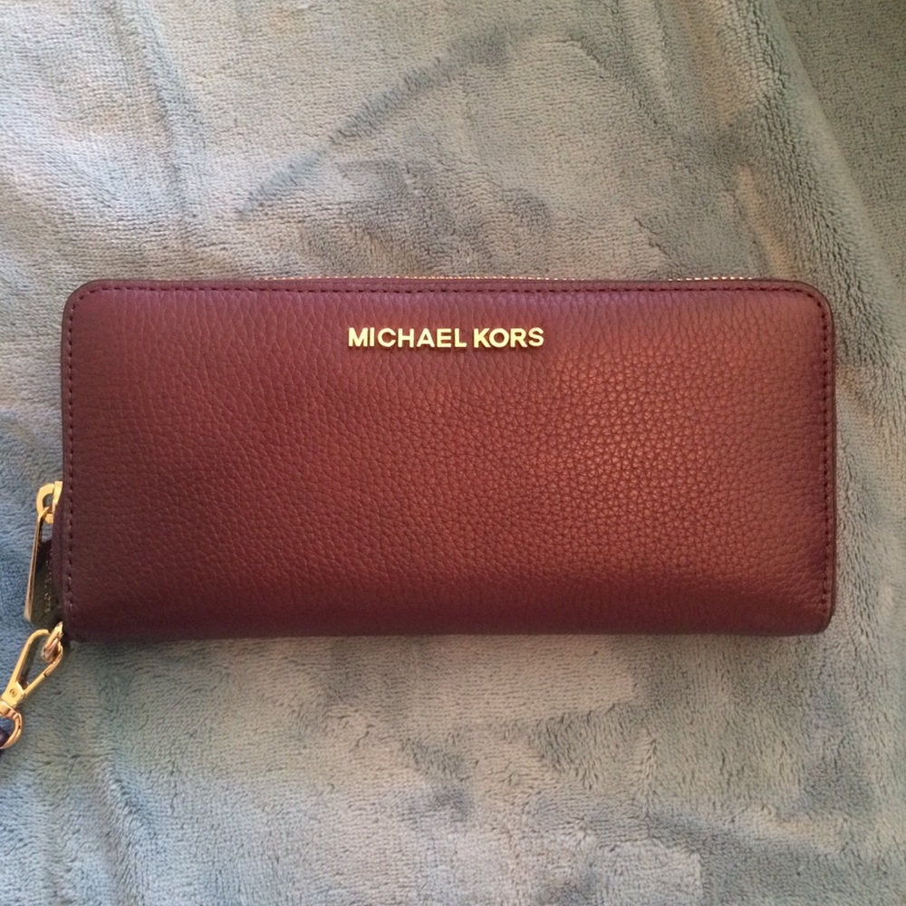 *********SOLD********* Michael Kors wallet